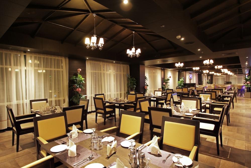 Park Regis Lotus Hotel Manamah Buitenkant foto