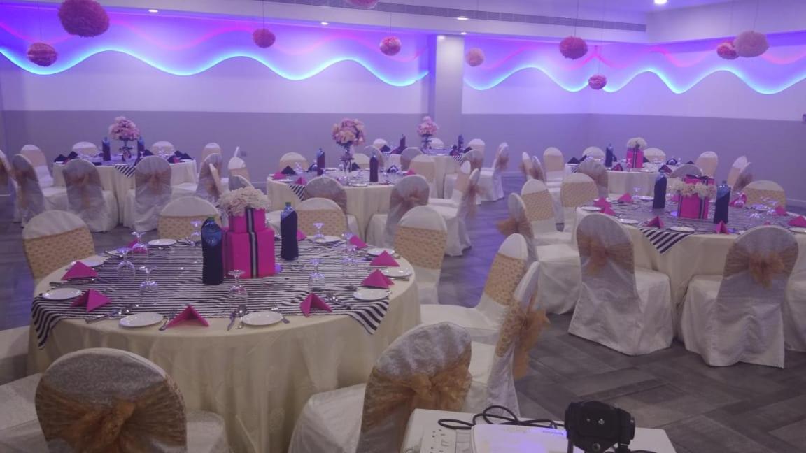 Park Regis Lotus Hotel Manamah Buitenkant foto